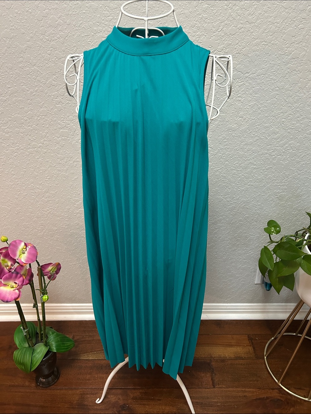 Sleeveless Teal Pleated High-Neck Dress
By Tracey Reese Small